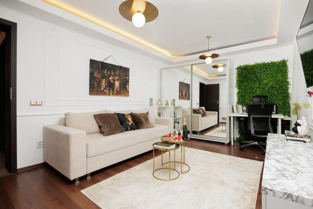 Little Paris Boutique Apartment Bucharest Exterior photo