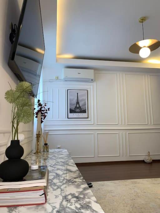 Little Paris Boutique Apartment Bucharest Exterior photo